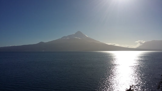 Eine fantastische Bergregion zum Bergsteigen im europäischen Winter - das chilenische Seengebiet