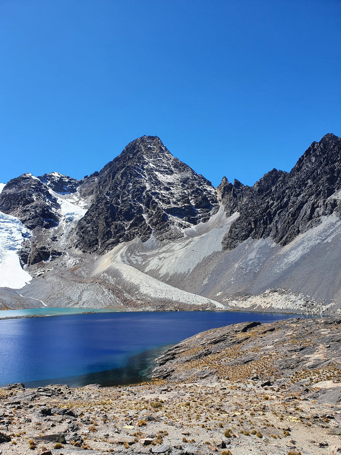 Die Laguna Wara Warani in der Cordillera Real, nördlich von La Paz, der schönste See Boliviens?