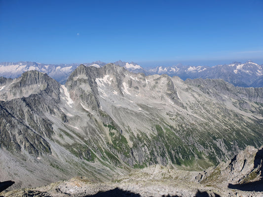 Der Oberalppass liegt im Herzen der Schweiz und bietet zahlreiche Tourenmöglichkeiten