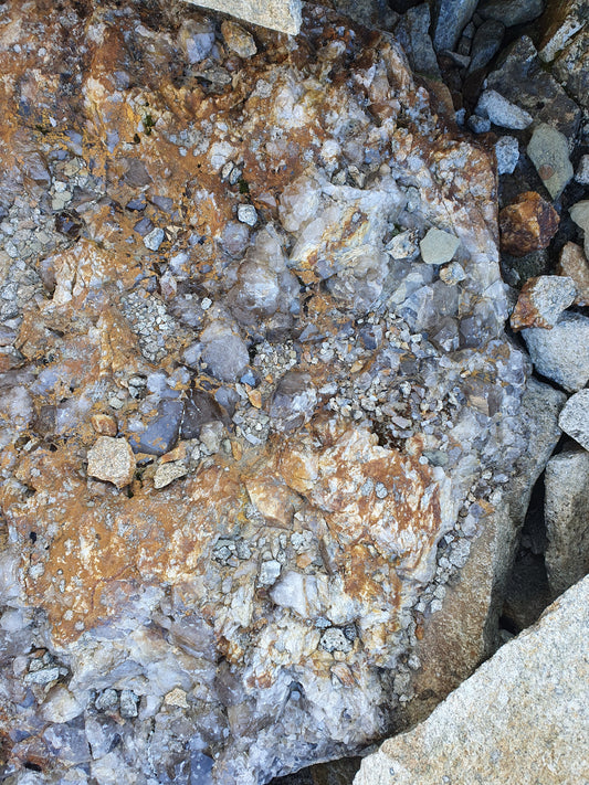 Mineraliensuche am Oberalppass, eines der ergiebigsten Gebiete der Alpen