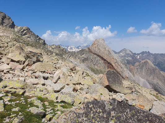 Die Besteigung der Tuca de Alba in den Pyrenäen über Benasque bietet spannende Kletterei und echtes Abenteuer