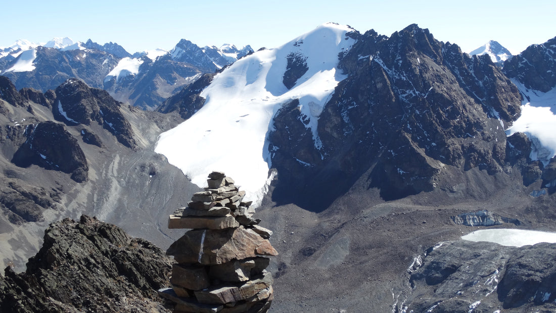 Besteigung des Cerro Austria (Bolivien) in der Cordillera Real mit Suedamerikatours Trekkingstoecken