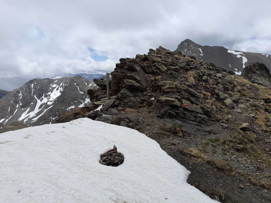 Bergwandern: in Andorra können wir auf guten Pfaden die höchsten Gipfel erreichen wie den Pico de Serrera oder die Comapedrosa