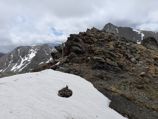 Bergwandern: in Andorra können wir auf guten Pfaden die höchsten Gipfel erreichen wie den Pico de Serrera oder die Comapedrosa