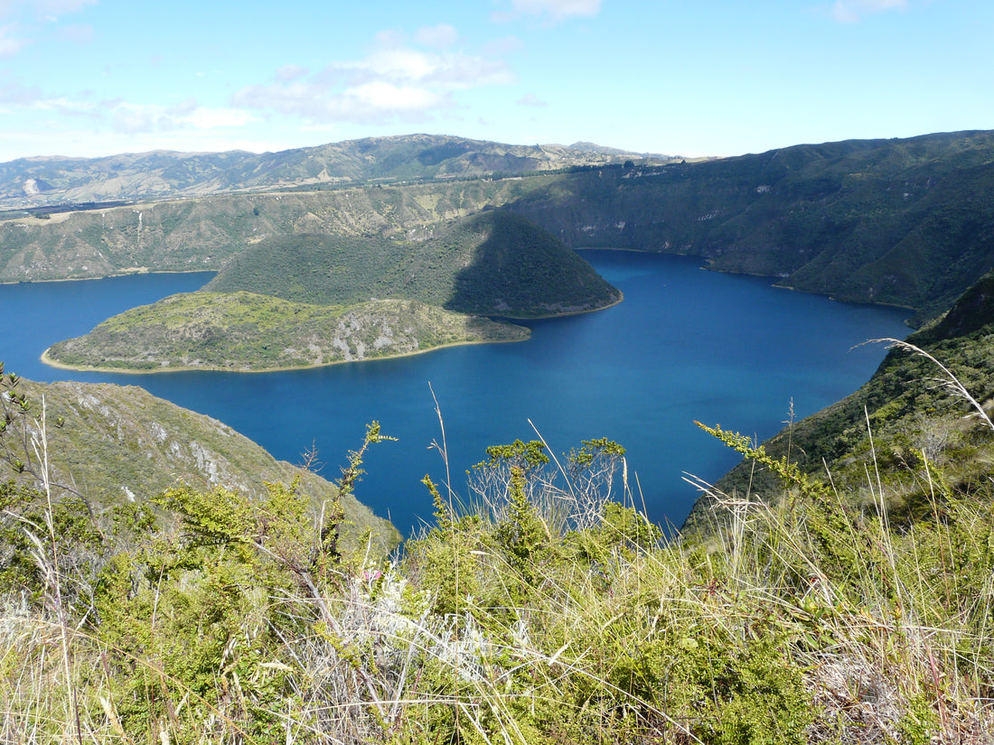 Bei Otavalo in Ecuador liegt die Laguna Cuicocha: Der mystische Kratersee in den ecuadorianischen Anden
